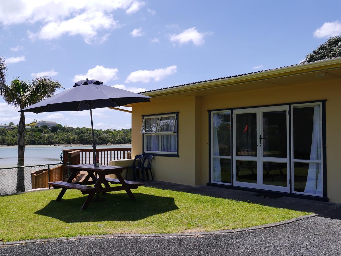 Raglan Palm Beach Motel Exterior photo